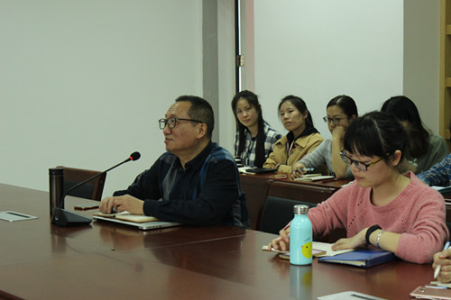 E:/黄艳凤/HYF/2、党建工作/2017年/照片/读书会/“网络公共事件的舆论博弈”——凤凰传媒学院学术沙龙/“网络公共事件的舆论博弈”——凤凰传媒学院学术沙龙/配图3_副本.jpg E:/黄艳凤/HYF/2、党建工作/2017年/照片/读书会/“网络公共事件的舆论博弈”——凤凰传媒学院学术沙龙/“网络公共事件的舆论博弈”——凤凰传媒学院学术沙龙/配图3_副本.jpg