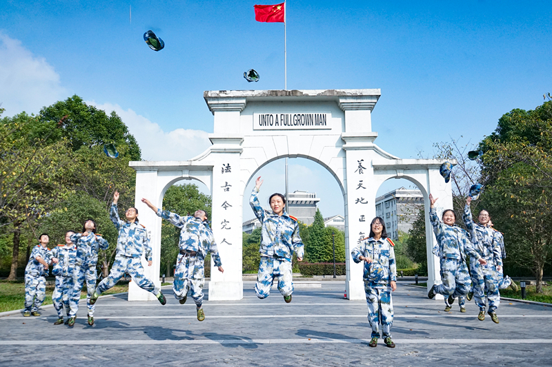 鲁嘉楠作品.jpg 鲁嘉楠作品.jpg