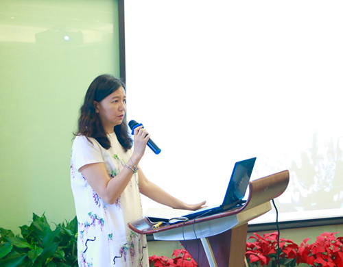 E:/黄艳凤/HYF/2、党建工作/2017年/照片/6月9日-11日媒介城市记忆圆桌会议/圆桌会议照片 - 复件/圆桌会议照片/部分修图/陆晔发言_副本.jpg