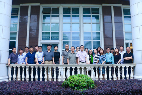 E:/黄艳凤/HYF/2、党建工作/2017年/照片/6月9日-11日媒介城市记忆圆桌会议/圆桌会议照片 - 复件/圆桌会议照片/部分修图/合照_副本.jpg