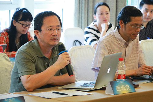 E:/黄艳凤/HYF/2、党建工作/2017年/照片/6月9日-11日媒介城市记忆圆桌会议/圆桌会议照片 - 复件/圆桌会议照片/部分修图/总结发言_副本.jpg